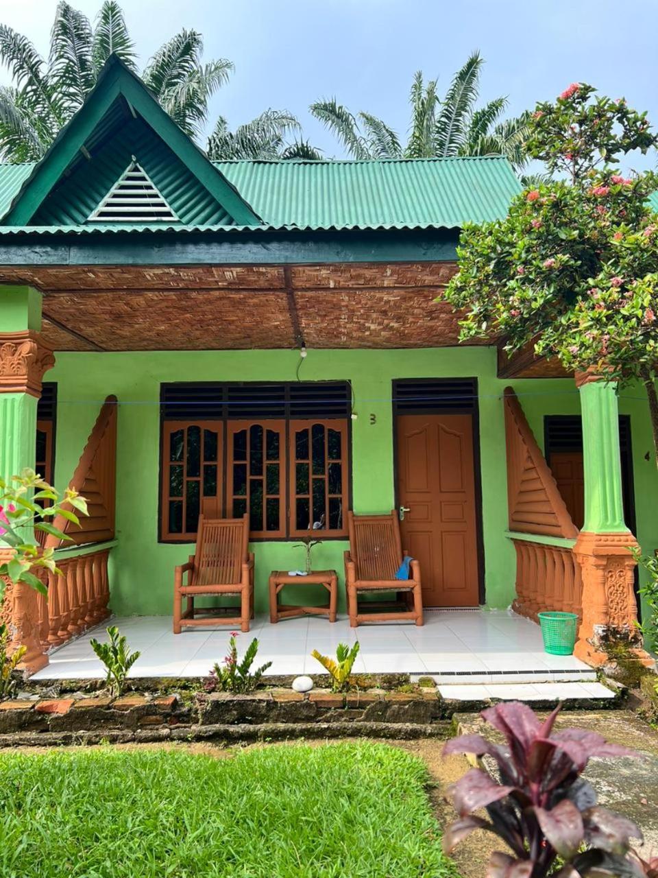 Wisma Batu Mandi Bukit Lawang Exterior photo